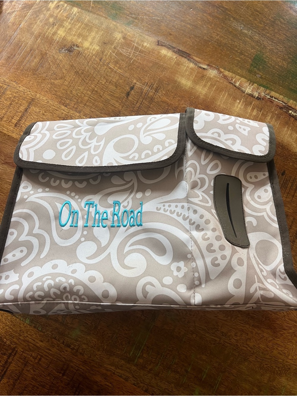 Thirty One.. On The Road Beige Paisley Travel Organizer